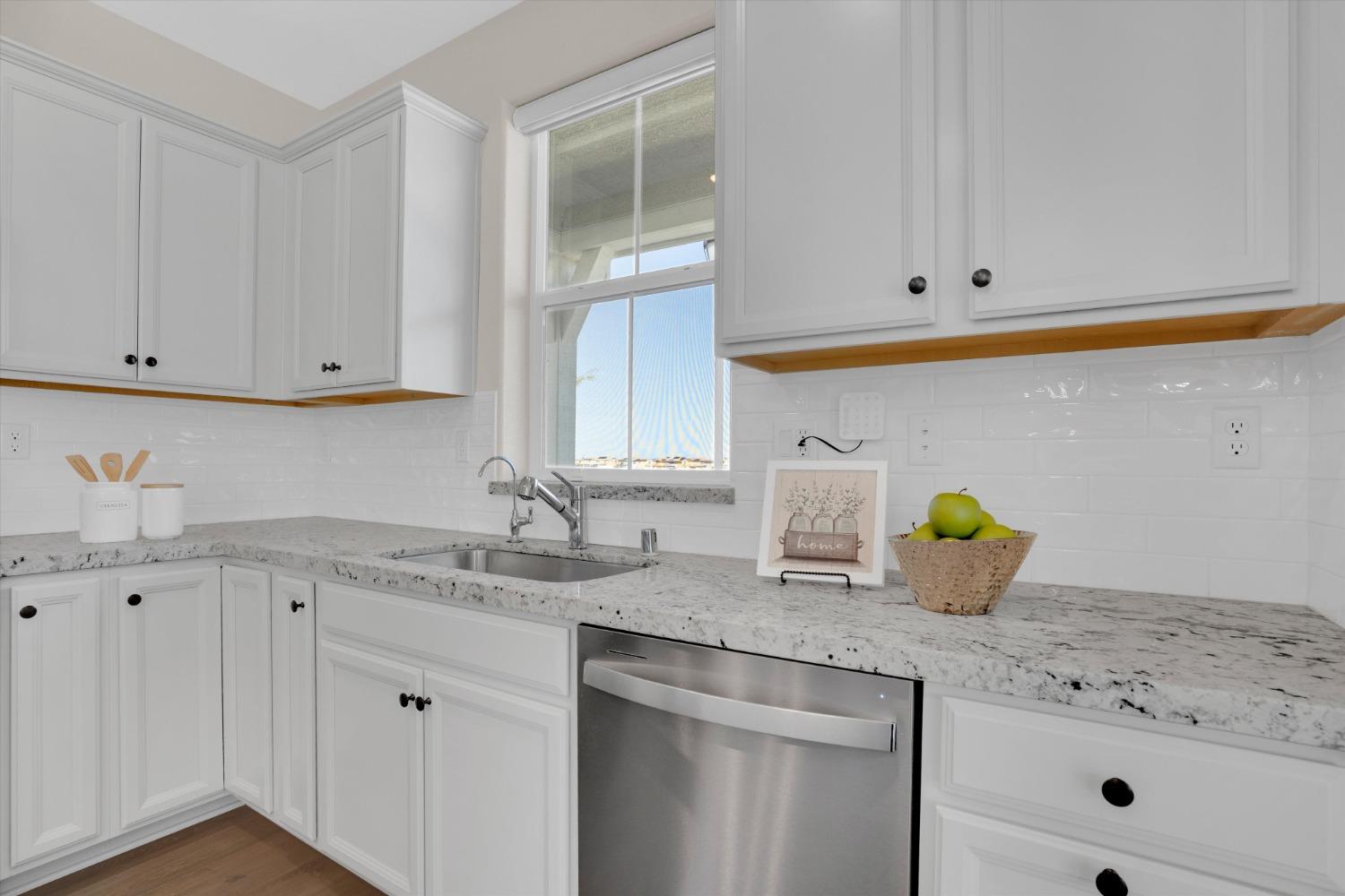 Detail Gallery Image 12 of 45 For 136 E Tuso Ranch Rd, Mountain House,  CA 95391 - 4 Beds | 3 Baths