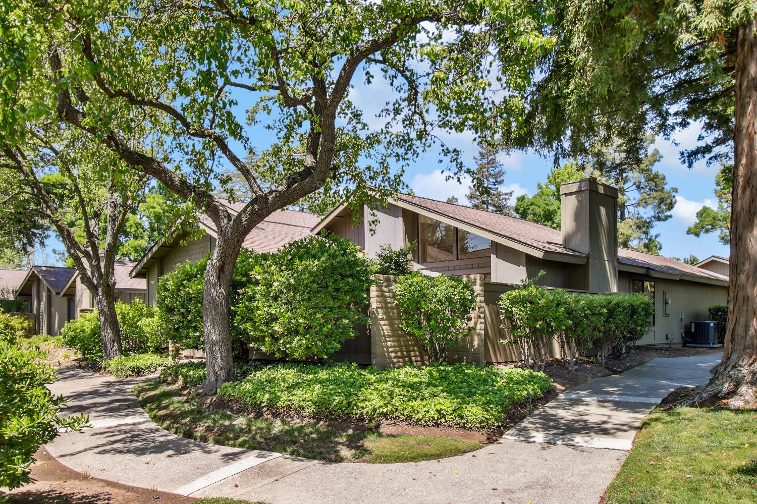 Detail Gallery Image 1 of 59 For 306 East Ranch Rd, Sacramento,  CA 95825 - 2 Beds | 2 Baths