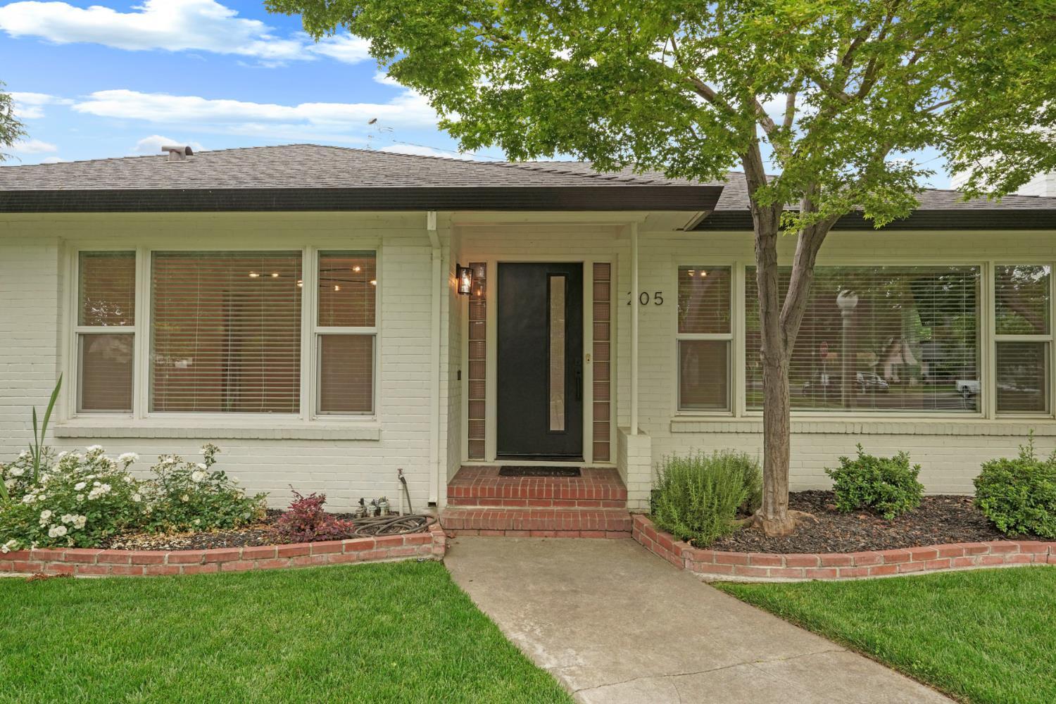 Detail Gallery Image 8 of 49 For 205 S Crescent Ave, Lodi,  CA 95240 - 3 Beds | 2 Baths