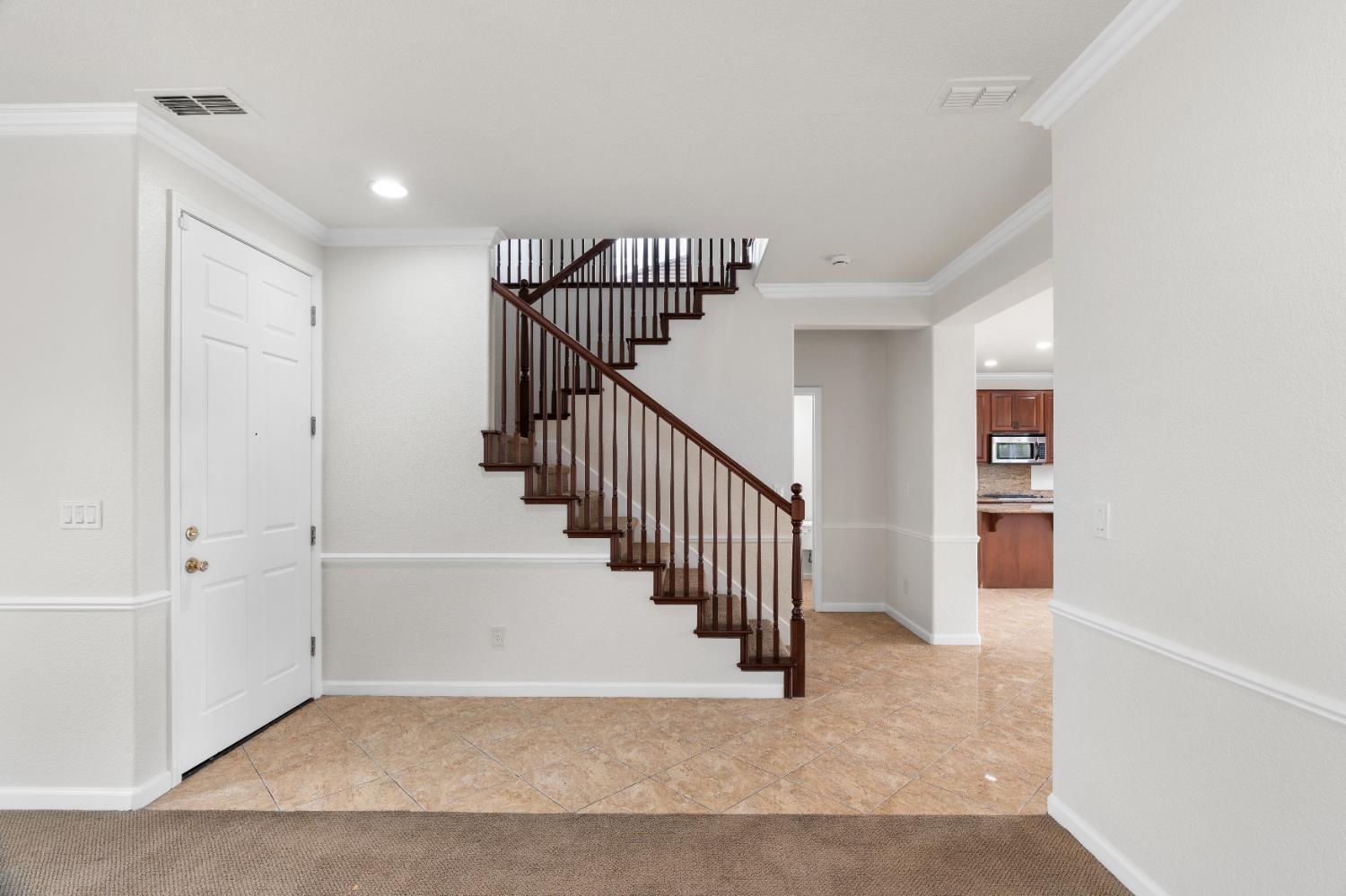 Detail Gallery Image 5 of 39 For 17636 Red Barley Ct, Lathrop,  CA 95330 - 3 Beds | 2/1 Baths