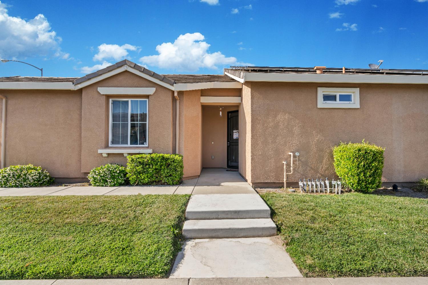Detail Gallery Image 2 of 18 For 10406 Albert Dr, Stockton,  CA 95209 - 3 Beds | 2 Baths