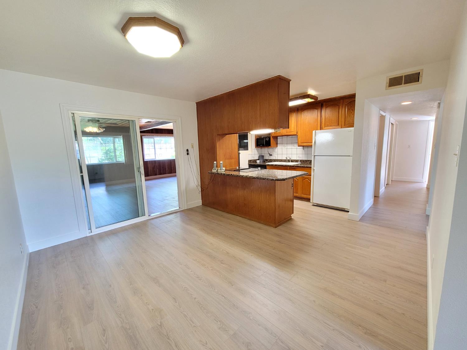 Detail Gallery Image 16 of 35 For 1408 Gregory Way, Roseville,  CA 95661 - 3 Beds | 2 Baths
