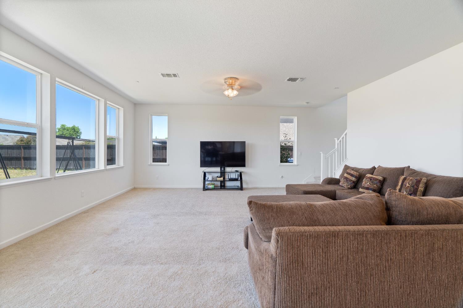 Detail Gallery Image 12 of 61 For 7753 Finnhorse Way, Sacramento,  CA 95828 - 4 Beds | 3 Baths
