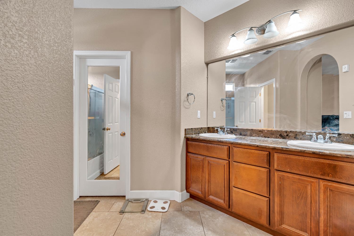 Detail Gallery Image 10 of 18 For 10406 Albert Dr, Stockton,  CA 95209 - 3 Beds | 2 Baths