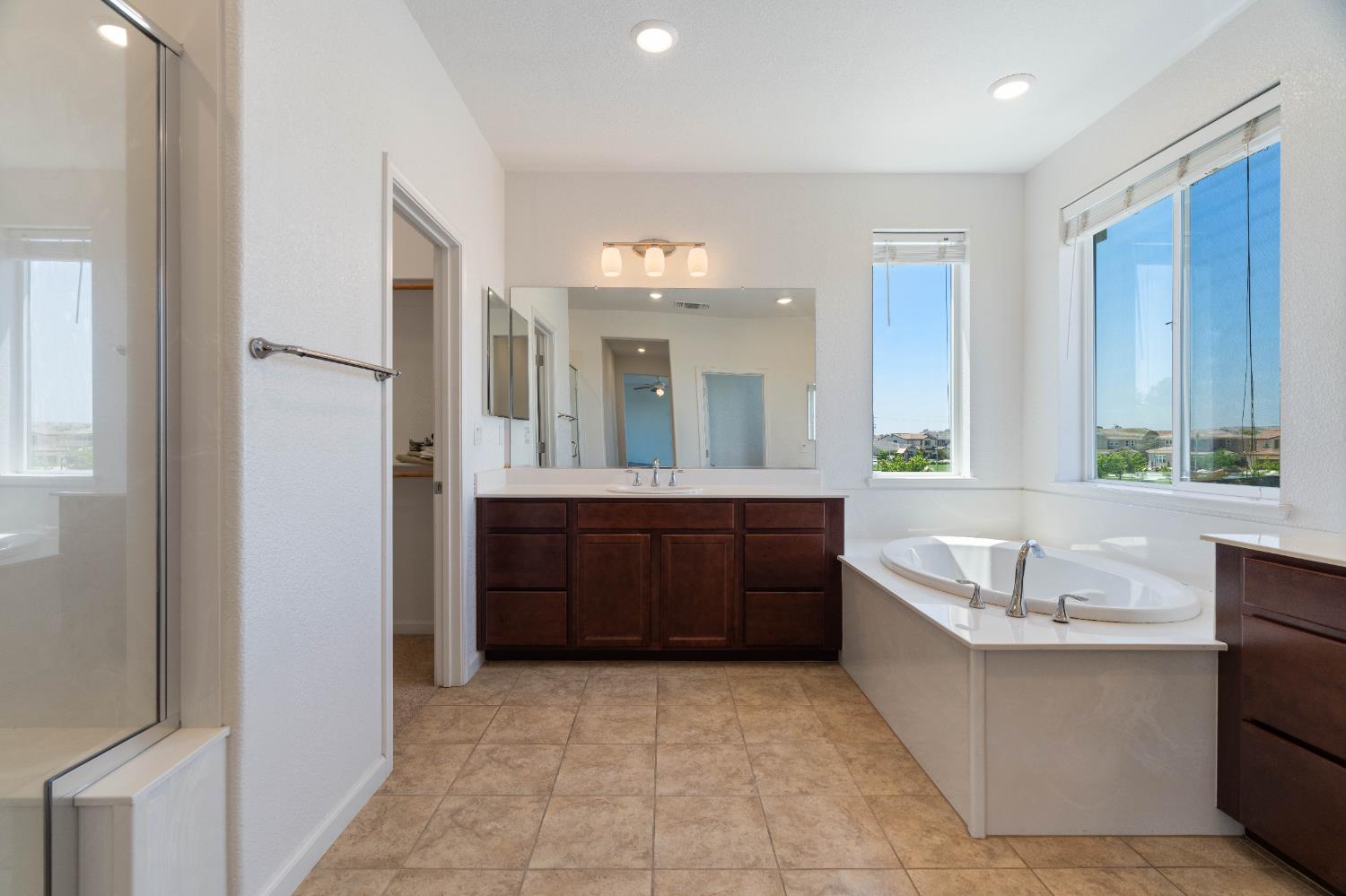Detail Gallery Image 34 of 61 For 7753 Finnhorse Way, Sacramento,  CA 95828 - 4 Beds | 3 Baths