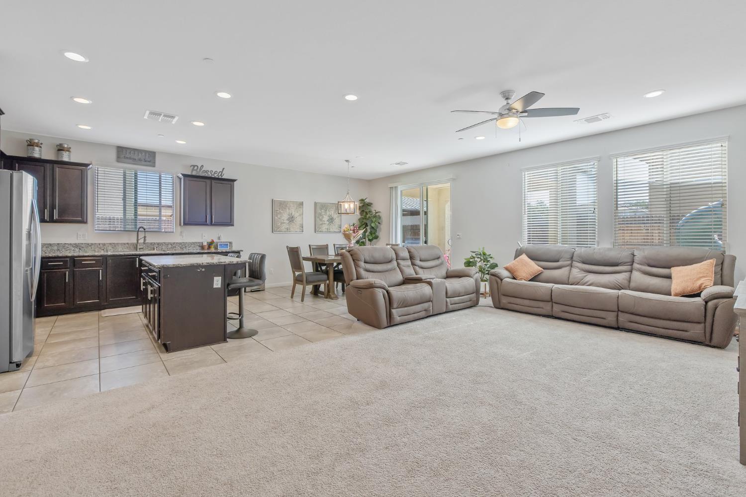 Detail Gallery Image 9 of 45 For 1066 Jade Way, Lemoore,  CA 93245 - 3 Beds | 2 Baths