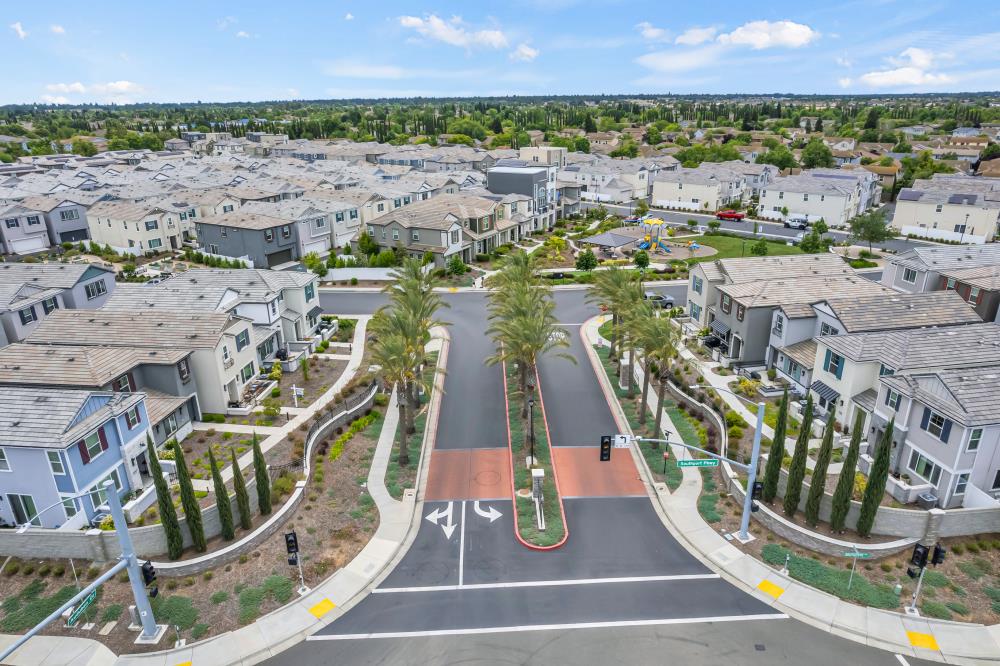 Tanager Court, West Sacramento, California image 44