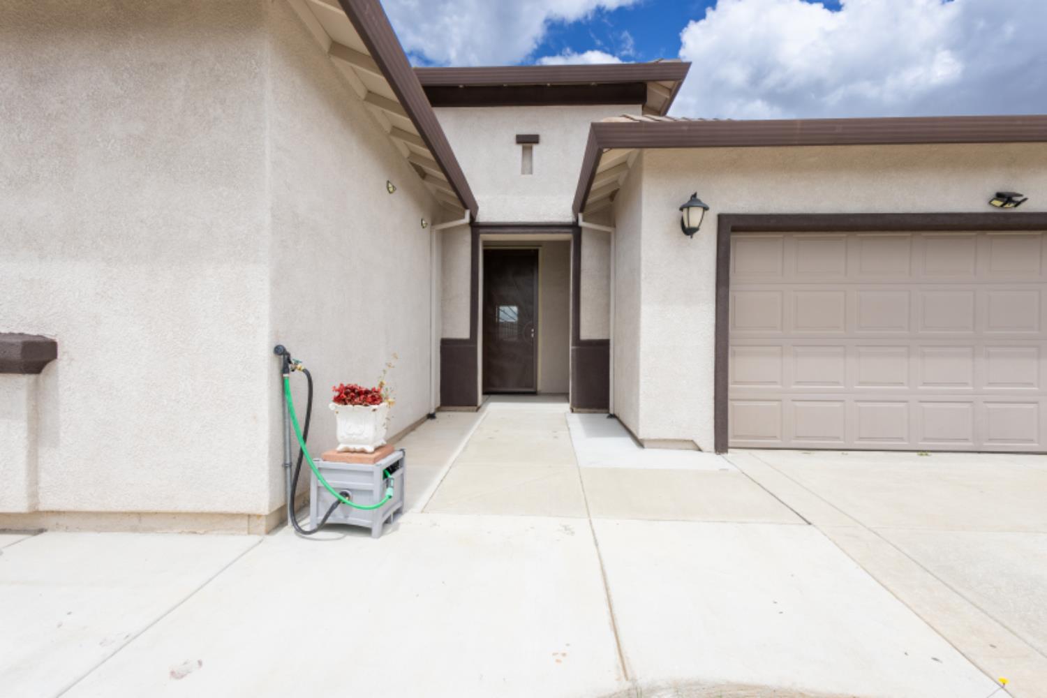 Ballinger Drive, Sacramento, California image 4