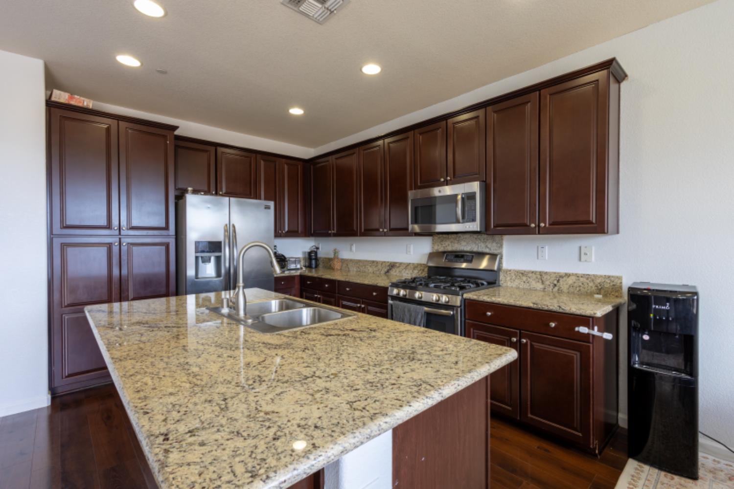 Ballinger Drive, Sacramento, California image 8