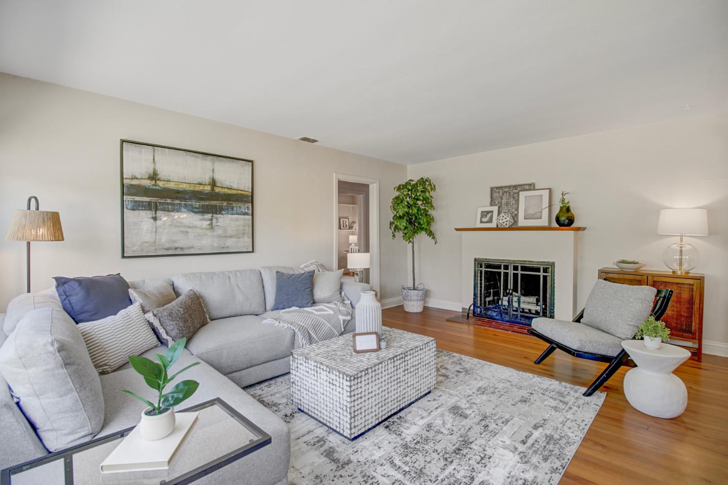 Detail Gallery Image 8 of 48 For 5960 12th Ave, Sacramento,  CA 95820 - 3 Beds | 1 Baths