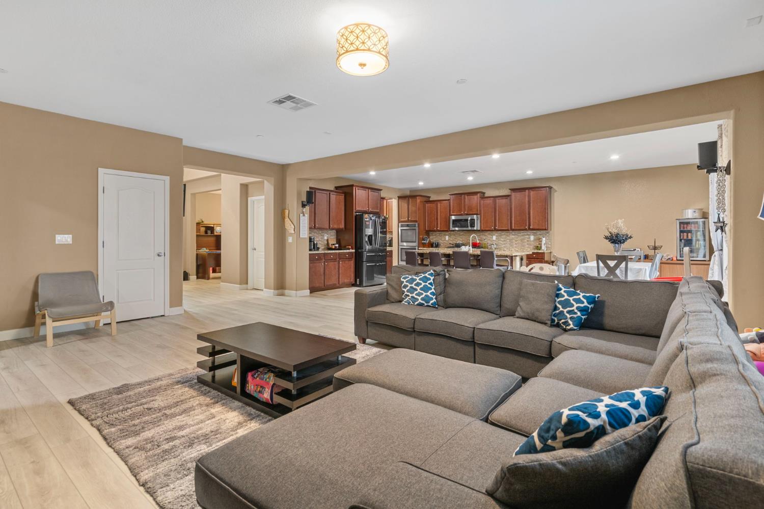 Detail Gallery Image 12 of 46 For 2317 Mathar Dr, Manteca,  CA 95337 - 5 Beds | 4/1 Baths