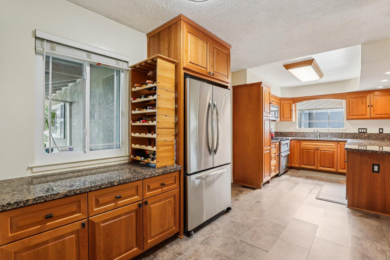 Detail Gallery Image 13 of 33 For 6942 Palmdell Way, Fair Oaks,  CA 95628 - 4 Beds | 2 Baths
