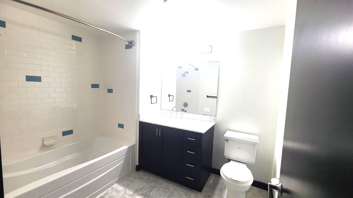 Detail Gallery Image 13 of 37 For 330 13th St 1a,  Oakland,  CA 94612 - 1 Beds | 1/1 Baths