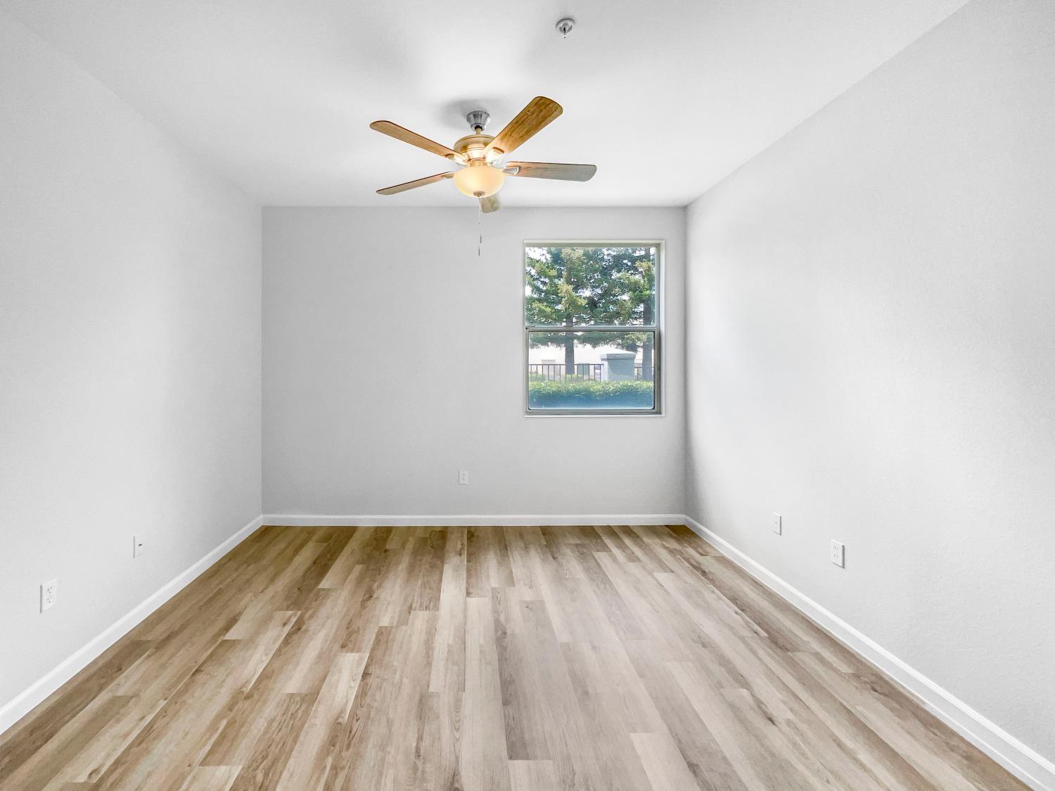 Detail Gallery Image 16 of 20 For 5201 Laguna Oaks Dr #5,  Elk Grove,  CA 95758 - 1 Beds | 1 Baths