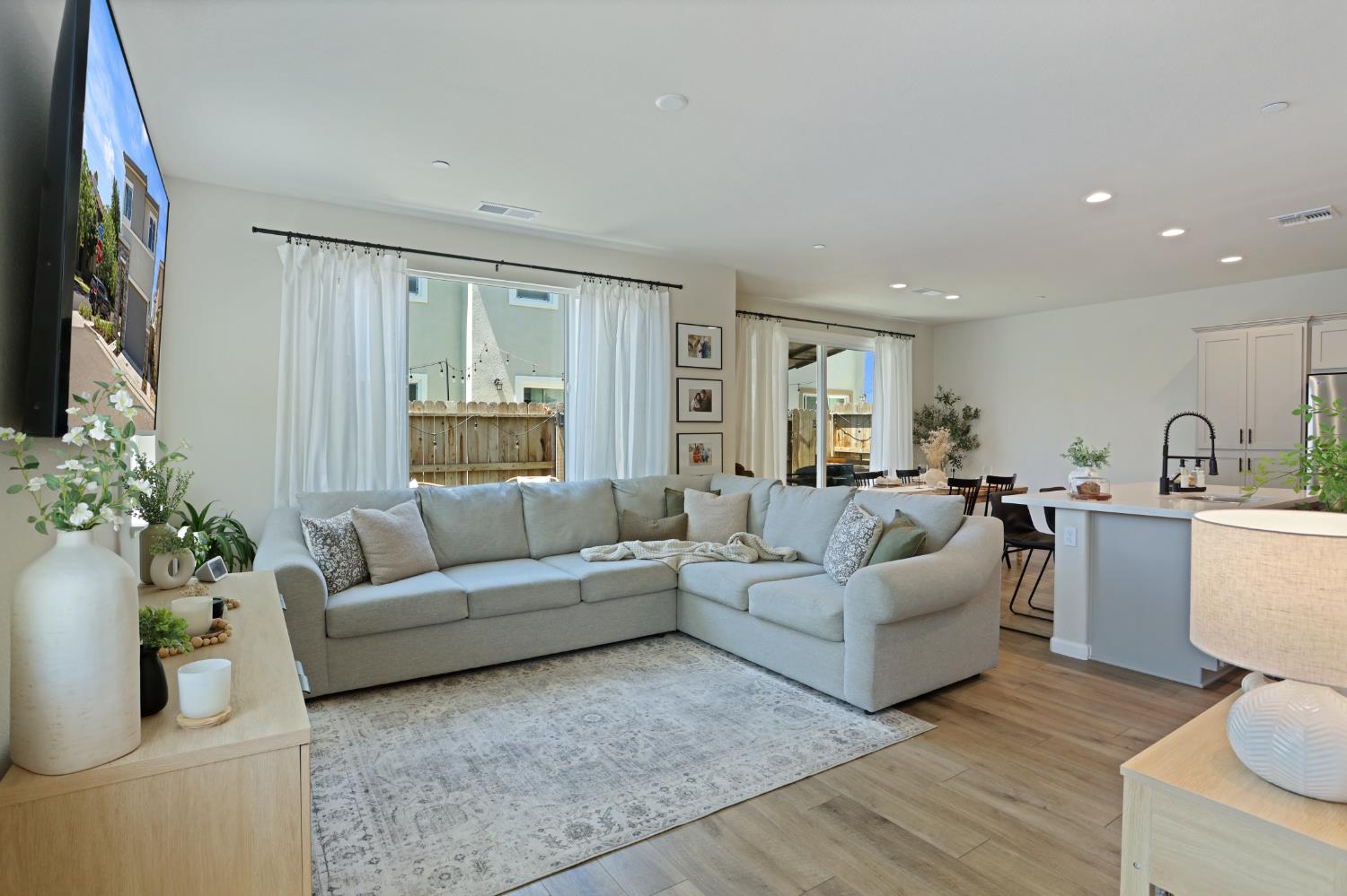 Detail Gallery Image 10 of 38 For 3921 Dedication Dr, Turlock,  CA 95382 - 3 Beds | 2/1 Baths