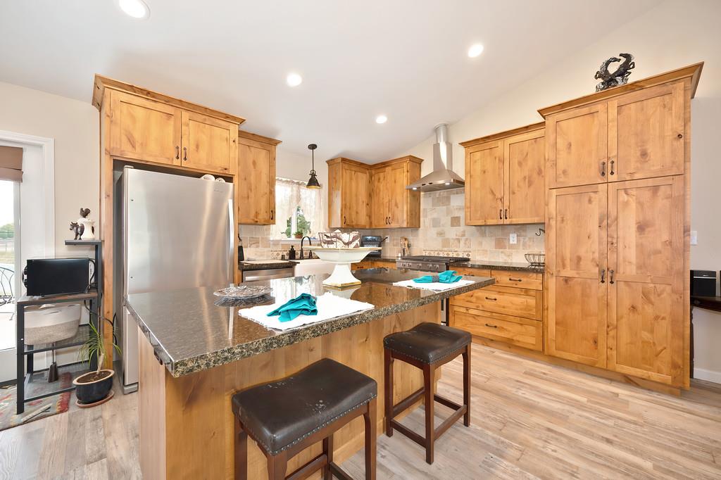 Detail Gallery Image 16 of 87 For 24684 N Watkinson Rd, Acampo,  CA 95220 - 2 Beds | 2 Baths