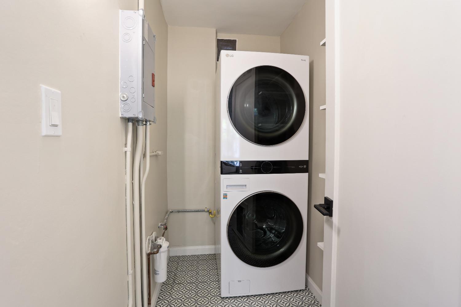 Detail Gallery Image 15 of 27 For 1644 San Pablo Ave #D,  Berkeley,  CA 94702 - 1 Beds | 1 Baths