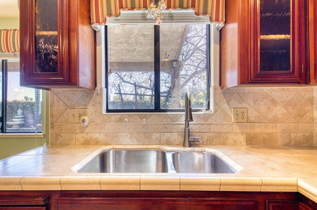 Detail Gallery Image 12 of 41 For 3100 Bridle Path Ln, Modesto,  CA 95356 - 3 Beds | 2/1 Baths
