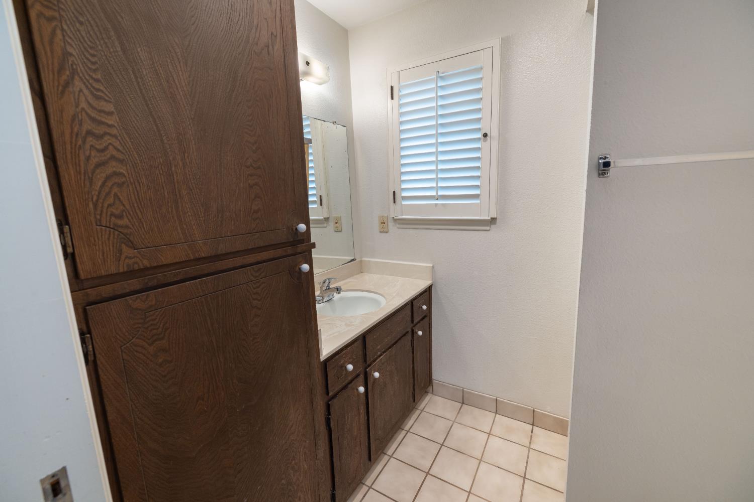 Detail Gallery Image 27 of 52 For 1917 Santa Fe Dr, Stockton,  CA 95209 - 4 Beds | 3 Baths