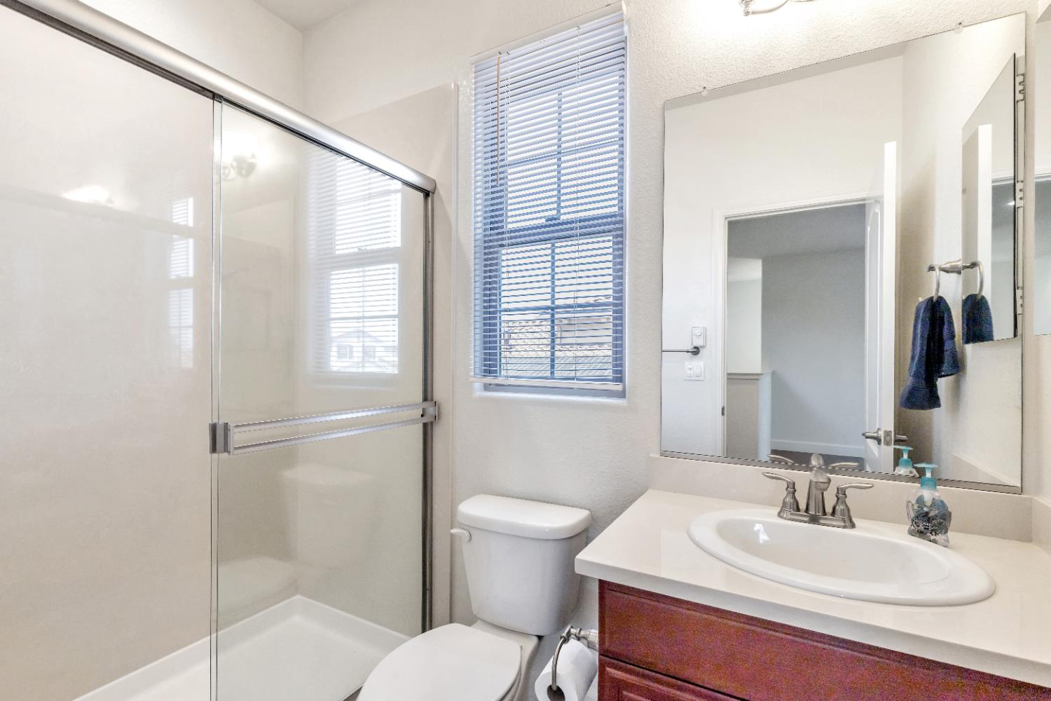 Detail Gallery Image 25 of 41 For 1587 Como Dr, Manteca,  CA 95337 - 3 Beds | 3/1 Baths