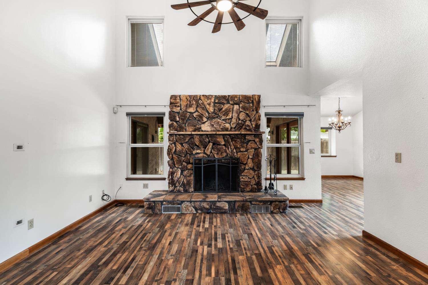 Detail Gallery Image 13 of 69 For 839 Cobblestone, Ripon,  CA 95366 - 4 Beds | 3 Baths
