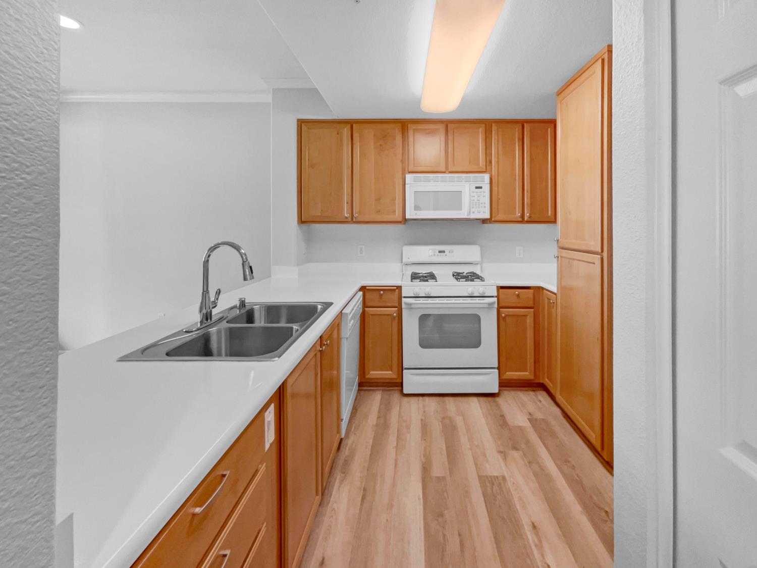 Detail Gallery Image 7 of 20 For 5201 Laguna Oaks Dr #5,  Elk Grove,  CA 95758 - 1 Beds | 1 Baths