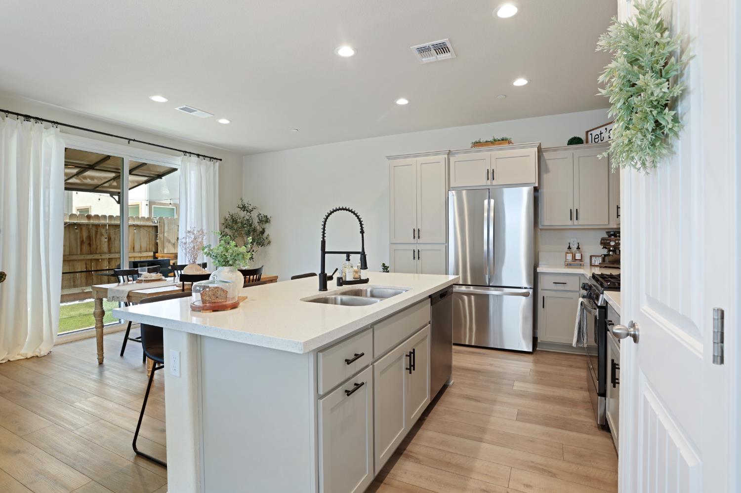 Detail Gallery Image 12 of 38 For 3921 Dedication Dr, Turlock,  CA 95382 - 3 Beds | 2/1 Baths