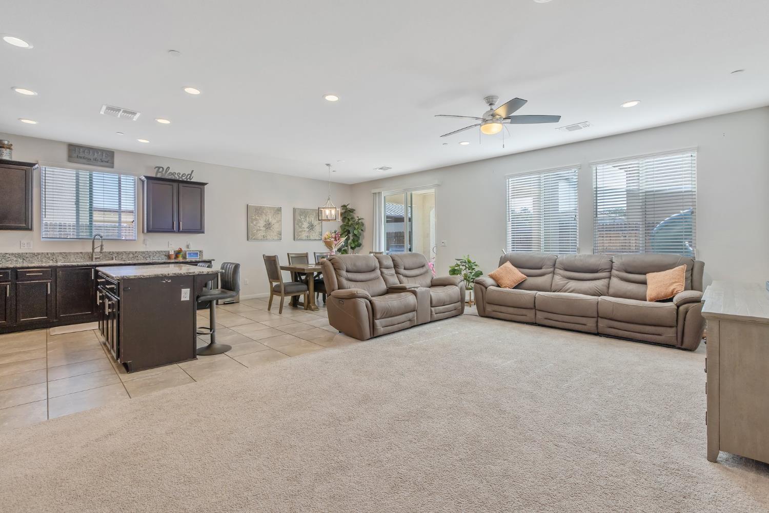 Detail Gallery Image 8 of 45 For 1066 Jade Way, Lemoore,  CA 93245 - 3 Beds | 2 Baths