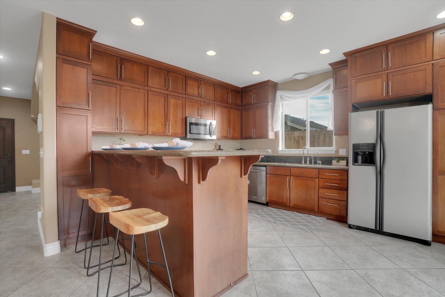 Dorchester Circle, Lodi, California image 8