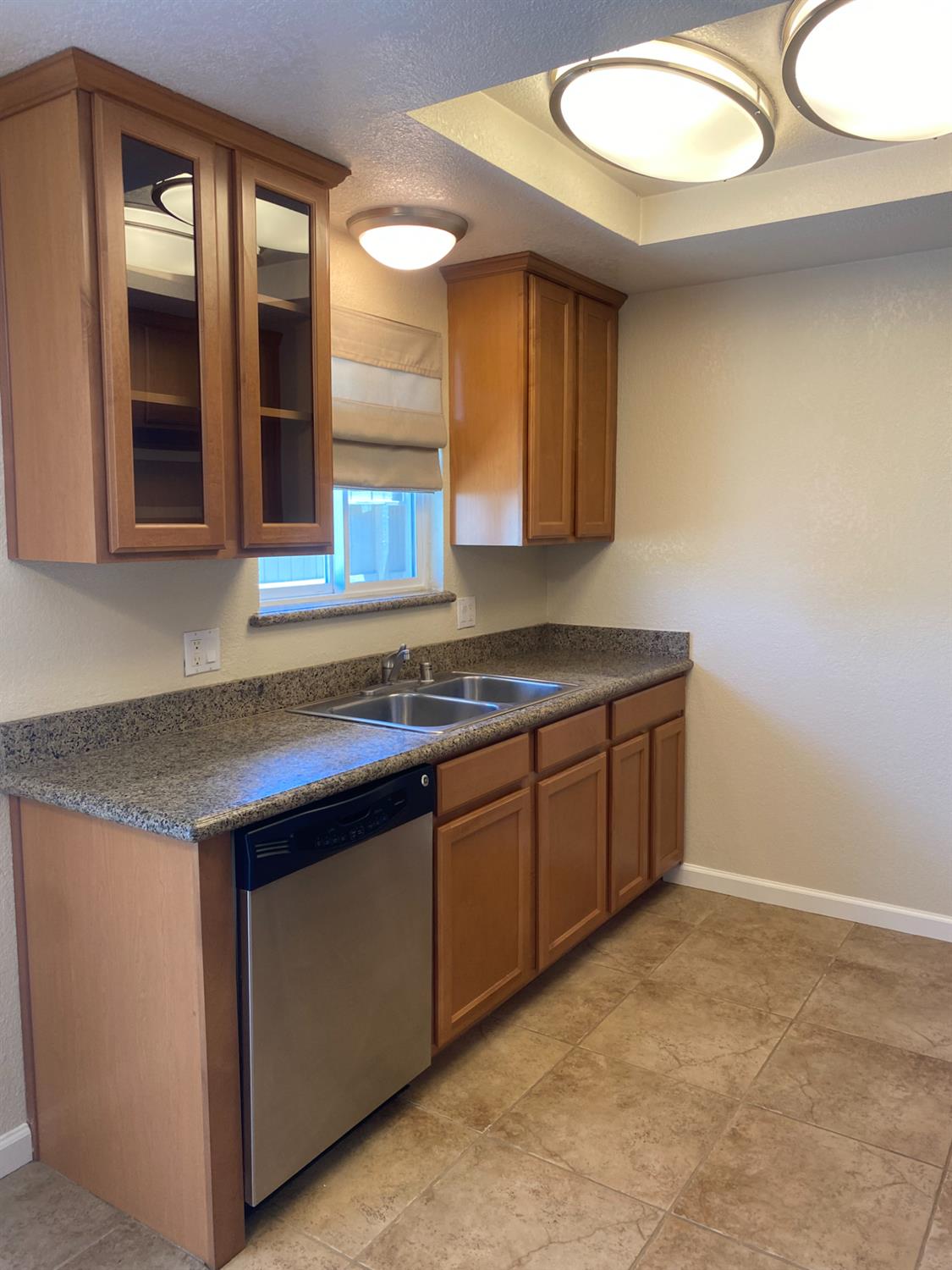 Detail Gallery Image 8 of 21 For 1177 Norwegian Ave #40,  Modesto,  CA 95350 - 1 Beds | 1 Baths