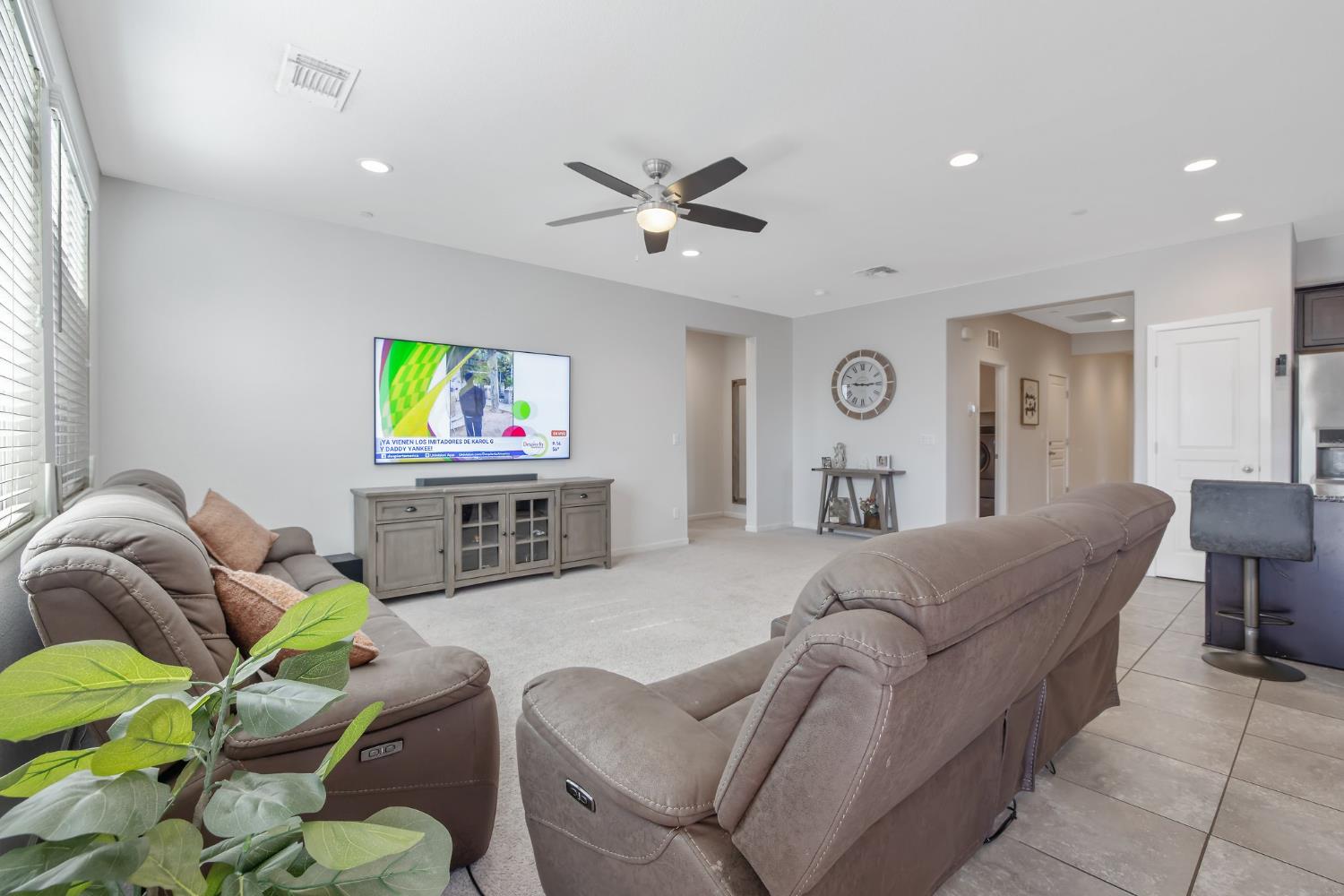 Detail Gallery Image 12 of 45 For 1066 Jade Way, Lemoore,  CA 93245 - 3 Beds | 2 Baths
