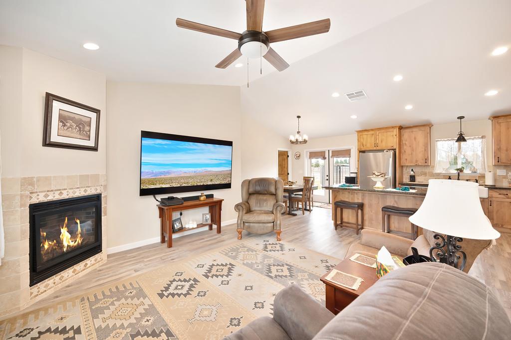 Detail Gallery Image 12 of 87 For 24684 N Watkinson Rd, Acampo,  CA 95220 - 2 Beds | 2 Baths