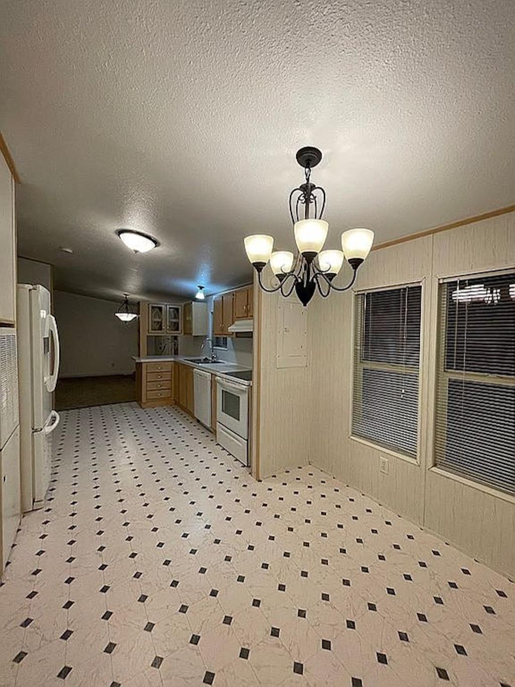 Detail Gallery Image 13 of 27 For 17281 Highway 101 N 4, –,  CA 95567 - 3 Beds | 2 Baths