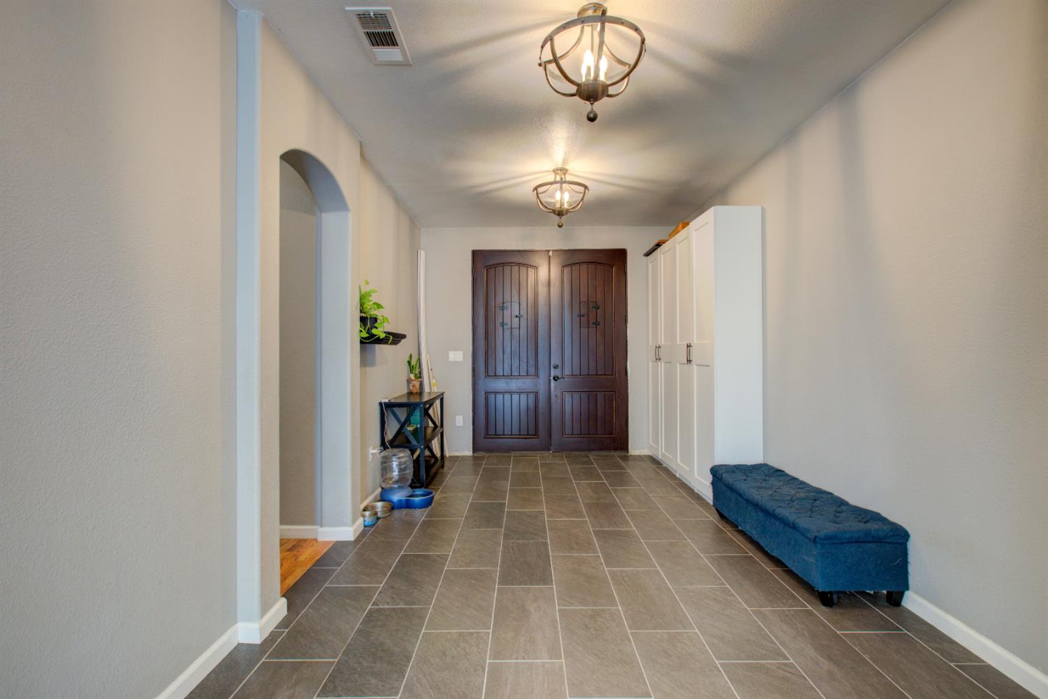Detail Gallery Image 6 of 49 For 2341 Summersong Ct, Turlock,  CA 95382 - 6 Beds | 3 Baths