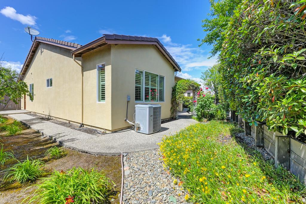 Detail Gallery Image 47 of 99 For 5730 Palmera Ln, Sacramento,  CA 95835 - 2 Beds | 2 Baths