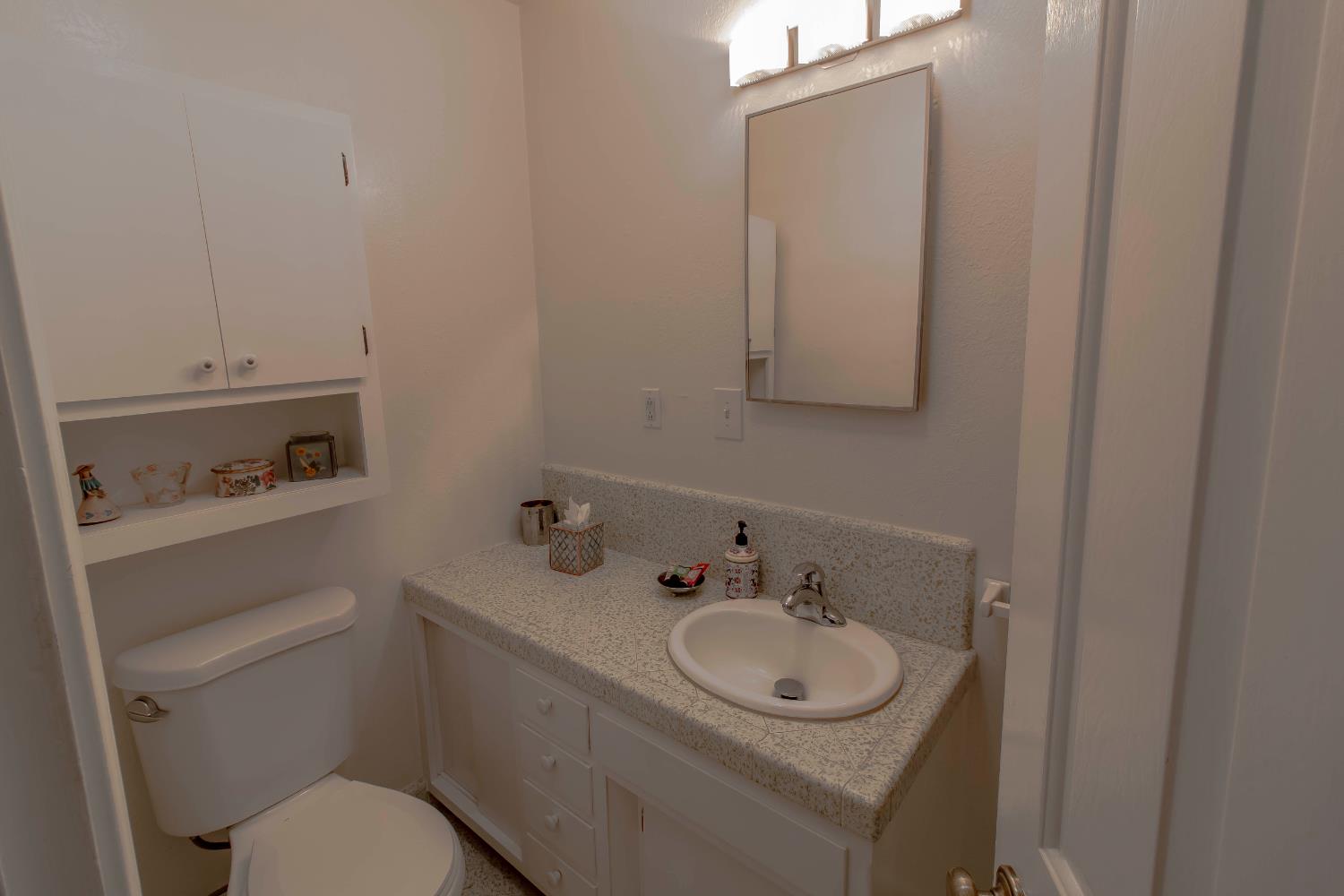 Detail Gallery Image 15 of 25 For 1997 Oxford St, Sacramento,  CA 95815 - 5 Beds | 3 Baths