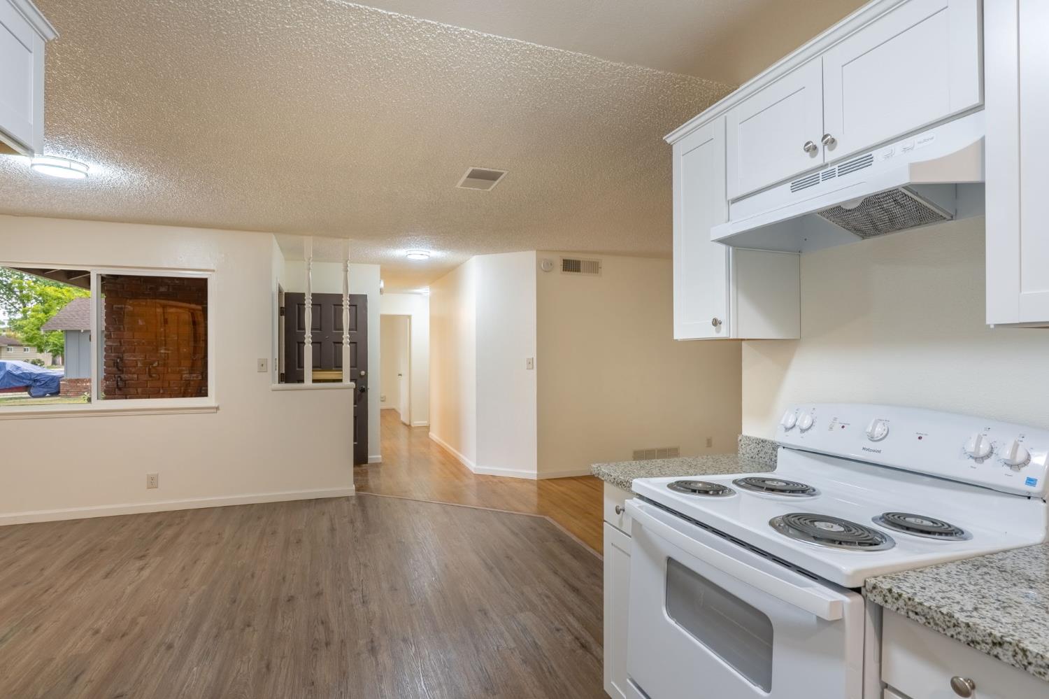 Detail Gallery Image 9 of 26 For 1610 Maplewood Dr, Modesto,  CA 95350 - 3 Beds | 2 Baths