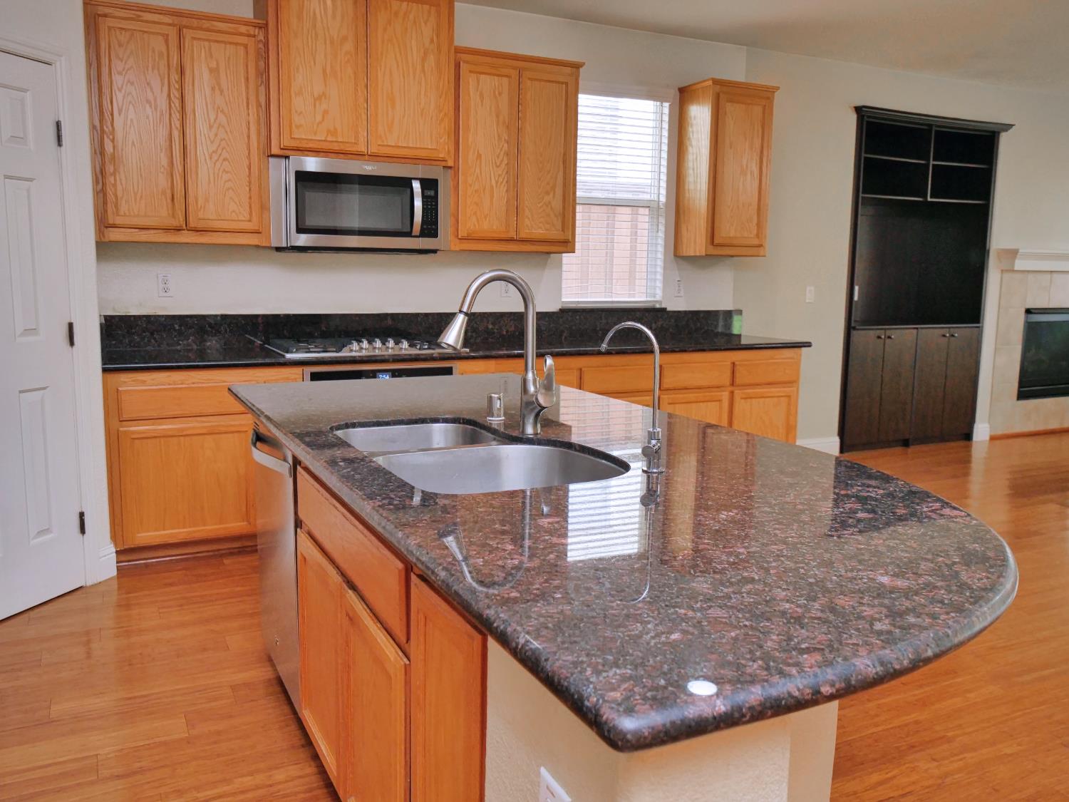 Detail Gallery Image 8 of 33 For 7208 Artisan Cir, Roseville,  CA 95678 - 3 Beds | 2 Baths