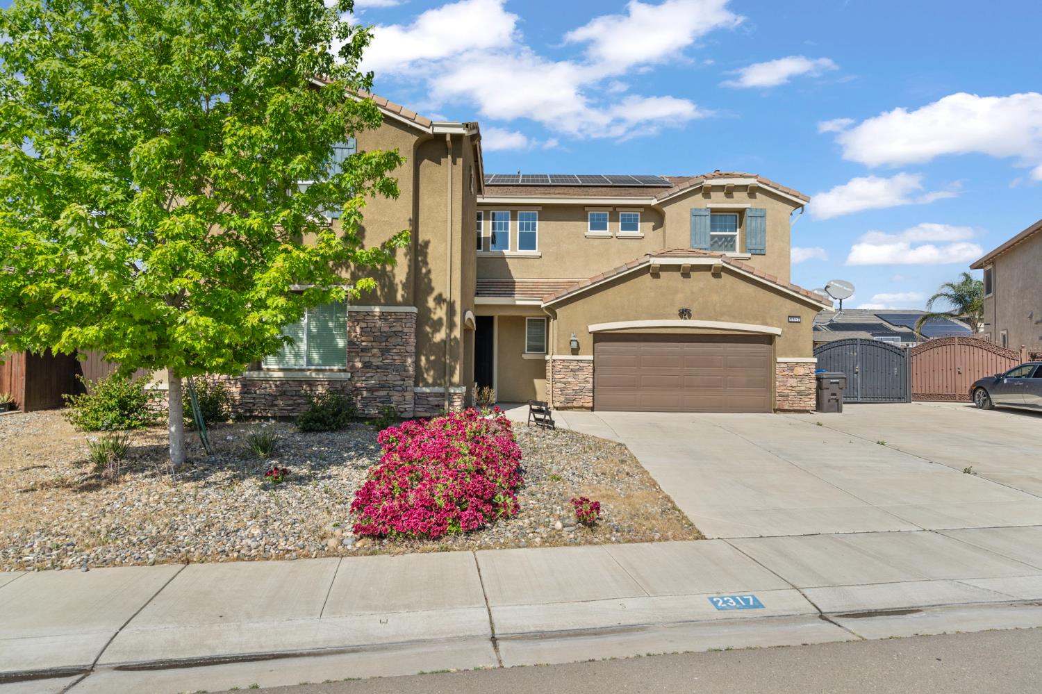 Detail Gallery Image 3 of 46 For 2317 Mathar Dr, Manteca,  CA 95337 - 5 Beds | 4/1 Baths