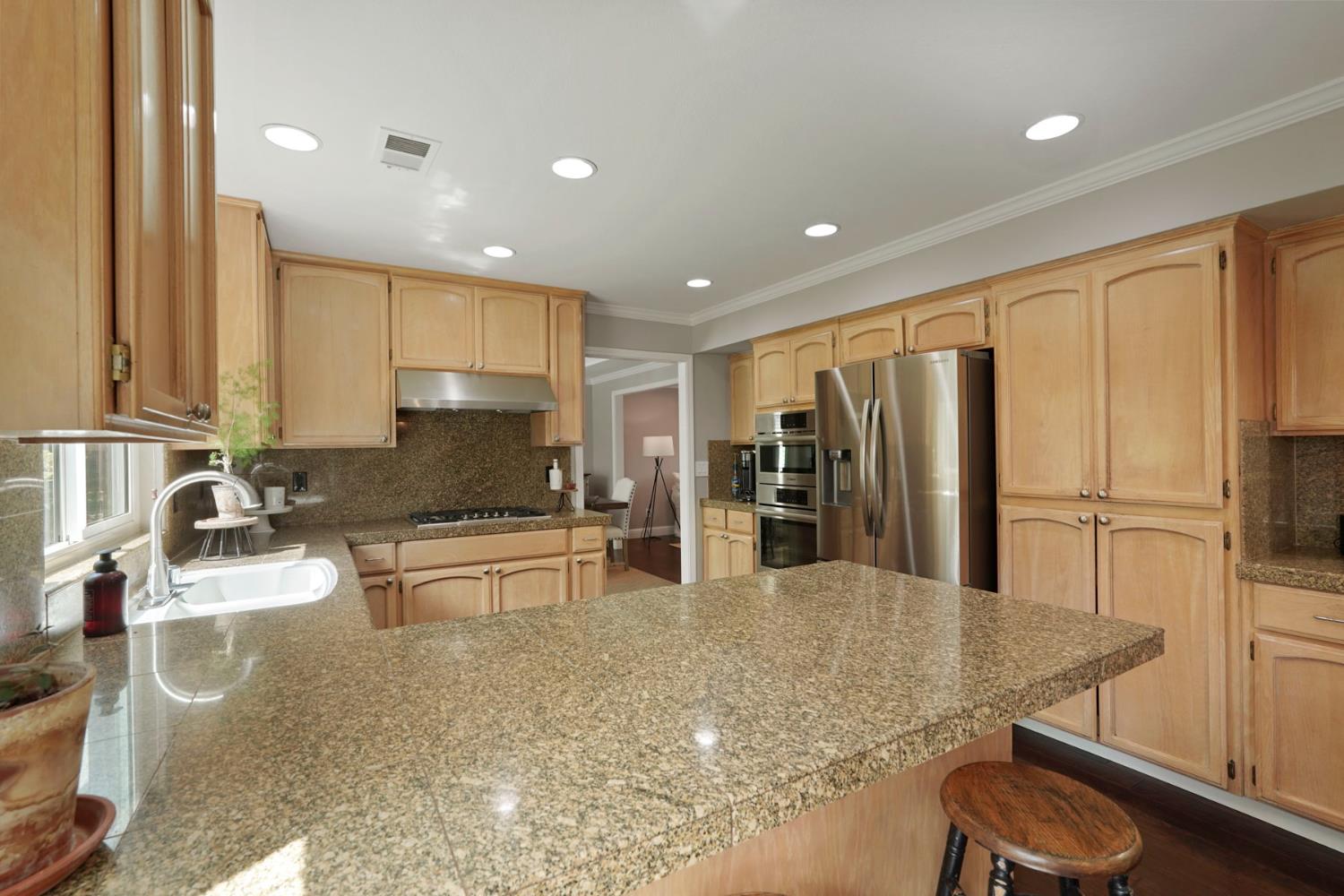 Detail Gallery Image 9 of 50 For 525 Vista Rio Ct, Woodbridge,  CA 95258 - 4 Beds | 3 Baths