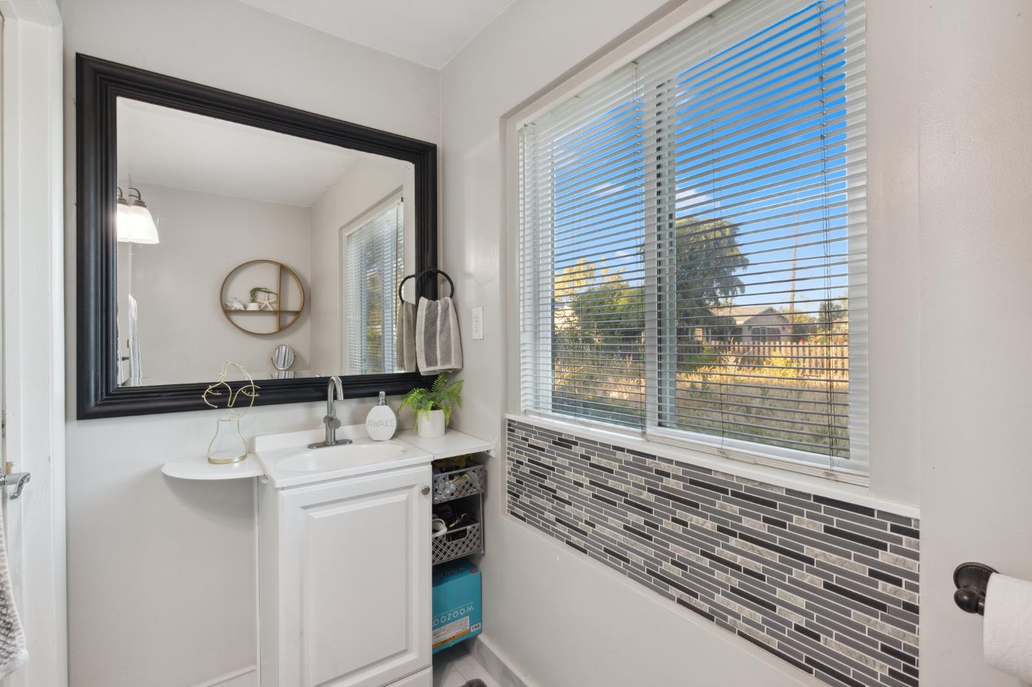 Detail Gallery Image 13 of 21 For 3935 Sunny Rd, Stockton,  CA 95215 - 3 Beds | 1/1 Baths