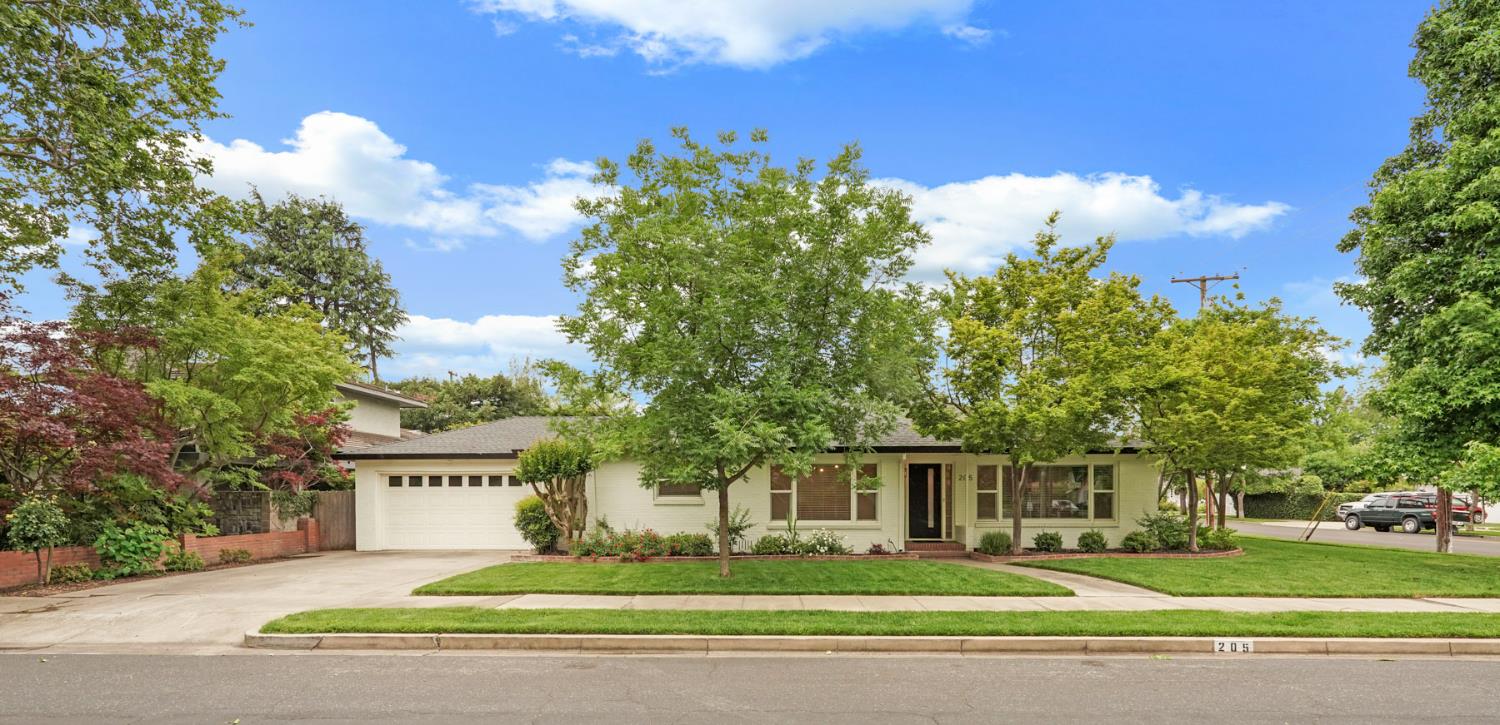 Detail Gallery Image 1 of 49 For 205 S Crescent Ave, Lodi,  CA 95240 - 3 Beds | 2 Baths