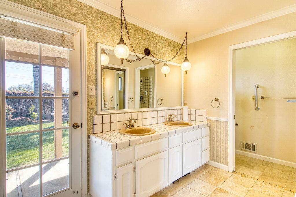 Detail Gallery Image 23 of 41 For 3100 Bridle Path Ln, Modesto,  CA 95356 - 3 Beds | 2/1 Baths