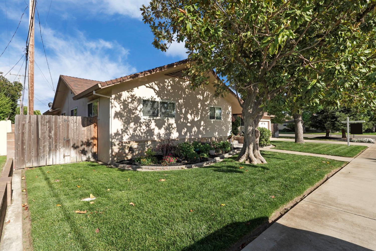 Detail Gallery Image 4 of 53 For 540 S Rose St, Lodi,  CA 95240 - 3 Beds | 2 Baths