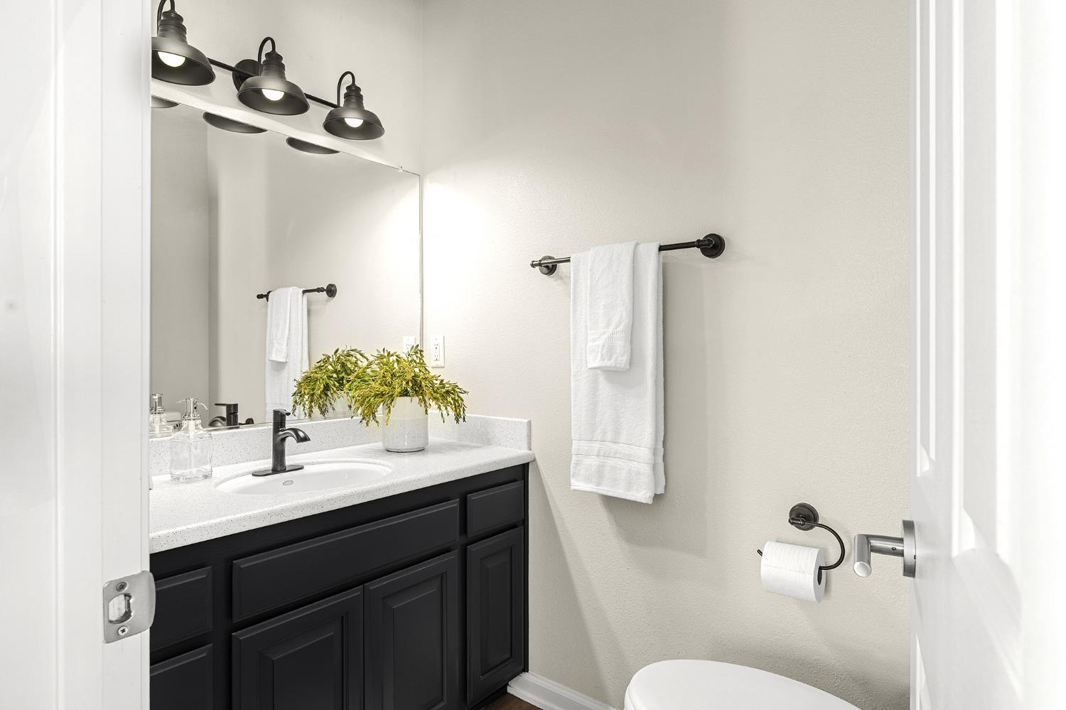 Detail Gallery Image 22 of 68 For 6065 County Road 22, Orland,  CA 95963 - 4 Beds | 3/1 Baths