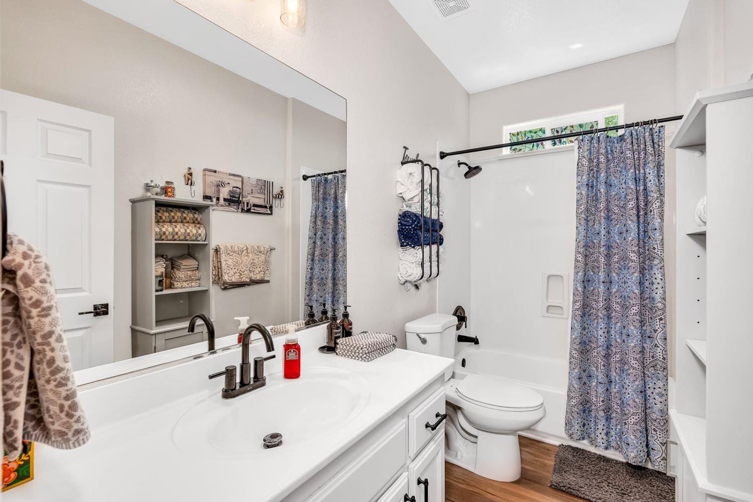 Detail Gallery Image 9 of 48 For 3008 La Vina Cir, Los Banos,  CA 93635 - 3 Beds | 2 Baths