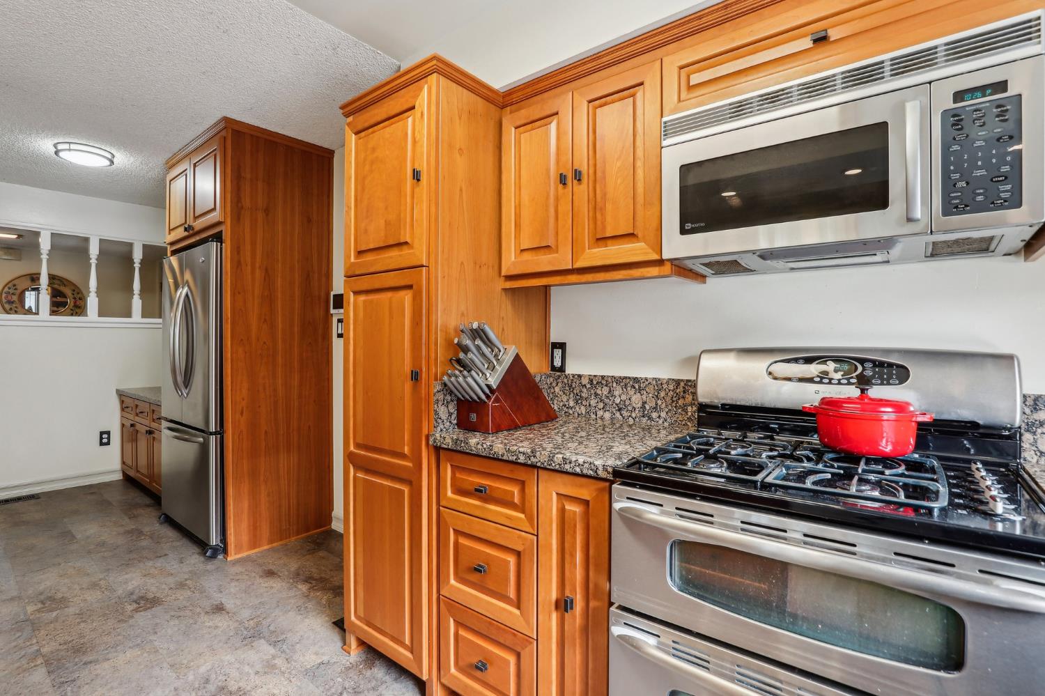Detail Gallery Image 12 of 33 For 6942 Palmdell Way, Fair Oaks,  CA 95628 - 4 Beds | 2 Baths