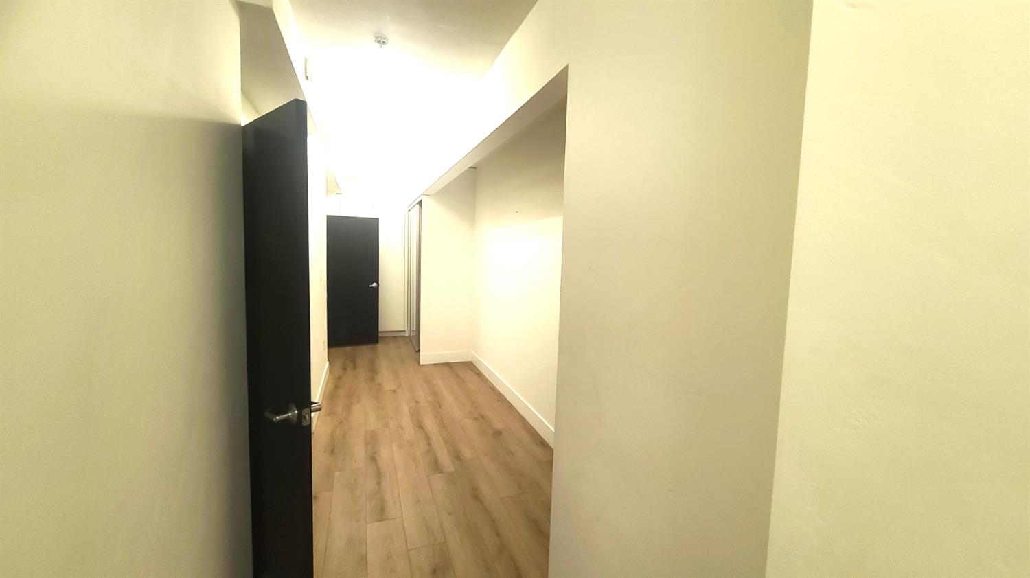 Detail Gallery Image 30 of 37 For 330 13th St 1a,  Oakland,  CA 94612 - 1 Beds | 1/1 Baths