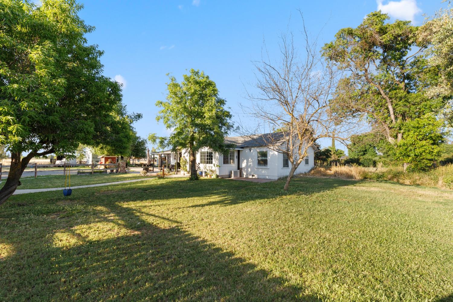 Detail Gallery Image 3 of 21 For 3935 Sunny Rd, Stockton,  CA 95215 - 3 Beds | 1/1 Baths