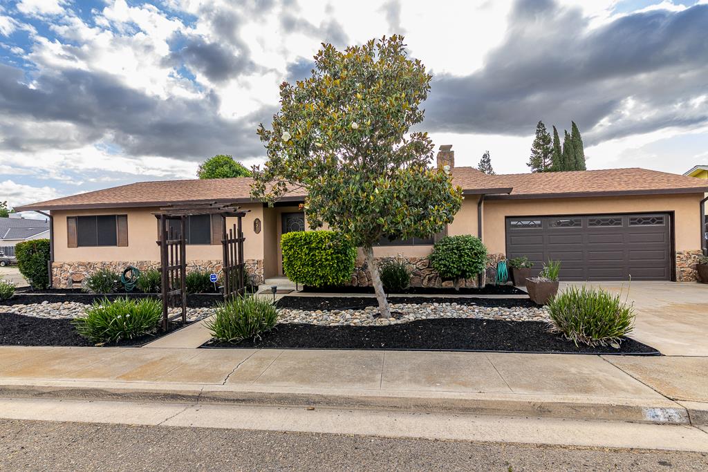 Detail Gallery Image 1 of 46 For 421 Becky Way, Waterford,  CA 95386 - 3 Beds | 2 Baths